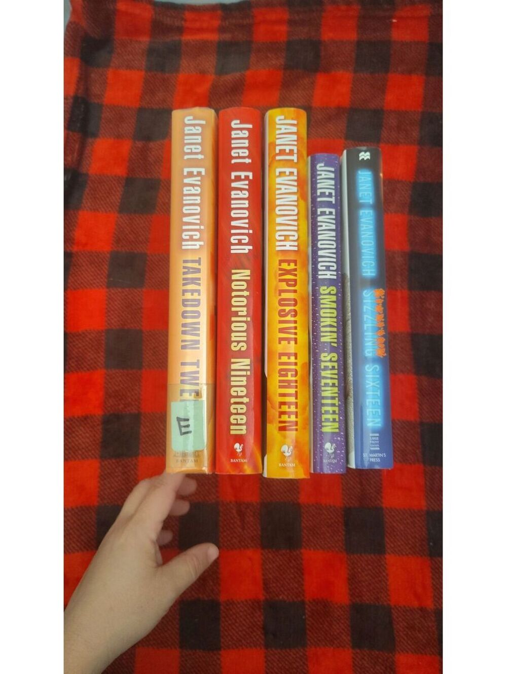 Janet Evanovich Stephanie Plum Books 16-20 Lot 5
